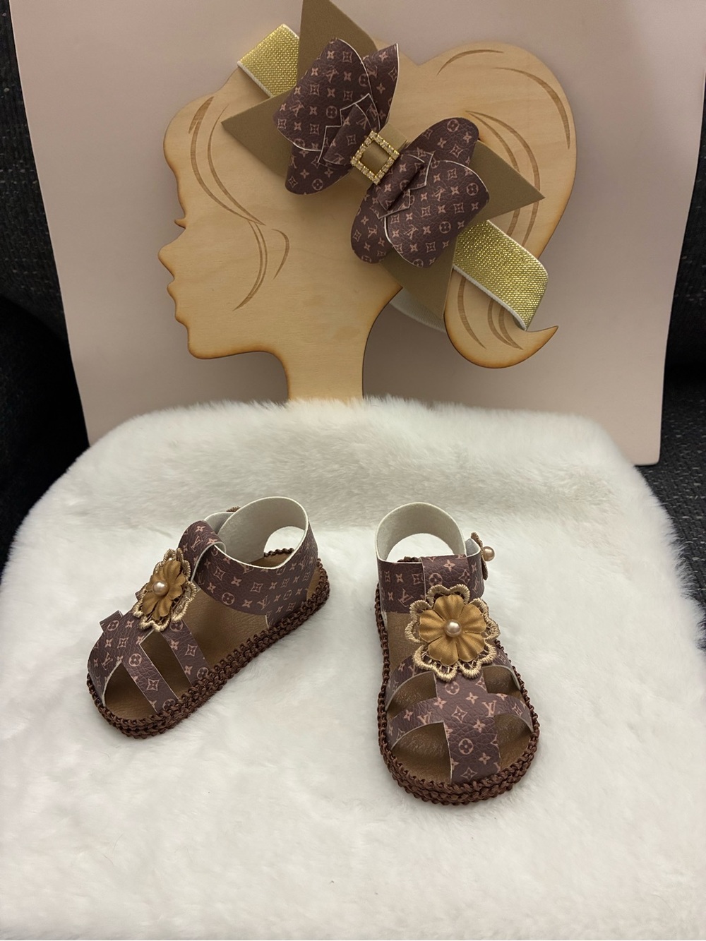 Brown Floral Accent Kids Sandals with Decorative Flower